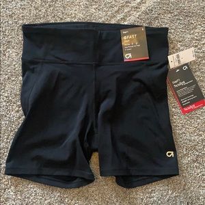 Gap mid rise compression short